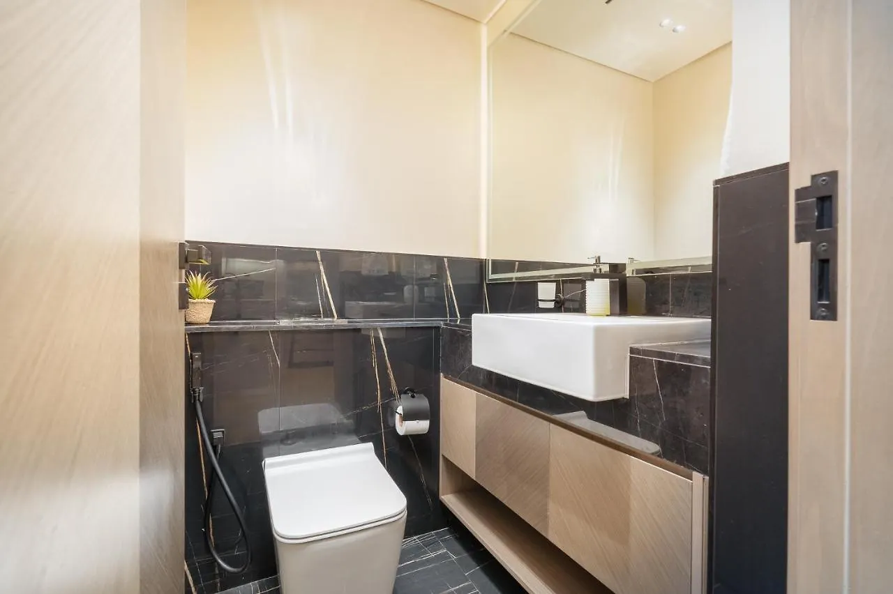 Apartment Elegant Treat With Burj Khalifa View By Suiteable Dubai