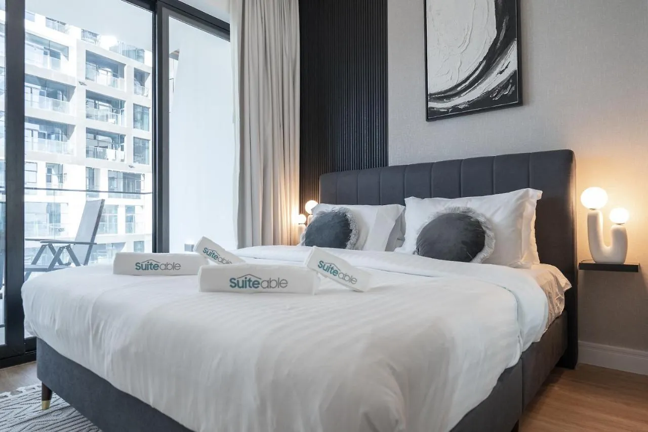 Apartment Elegant Treat With Burj Khalifa View By Suiteable Dubai