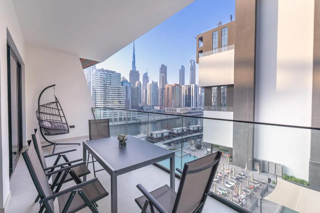 Elegant Treat With Burj Khalifa View By Suiteable Dubai Apartment